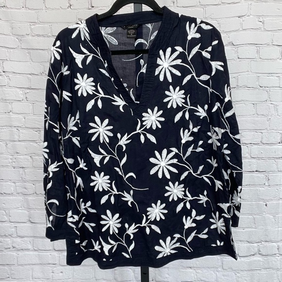 SilkLand Tops - Silkland Woman Navy and White Embroidered Floral Blouse Size 1X